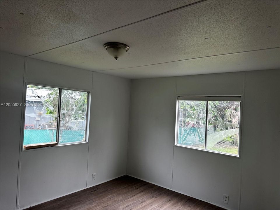For Sale: $170,000 (2 beds, 2 baths, 936 Square Feet)