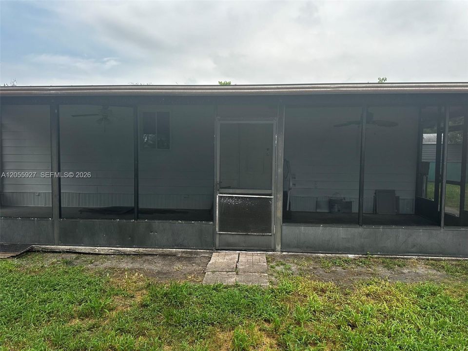 For Sale: $170,000 (2 beds, 2 baths, 936 Square Feet)
