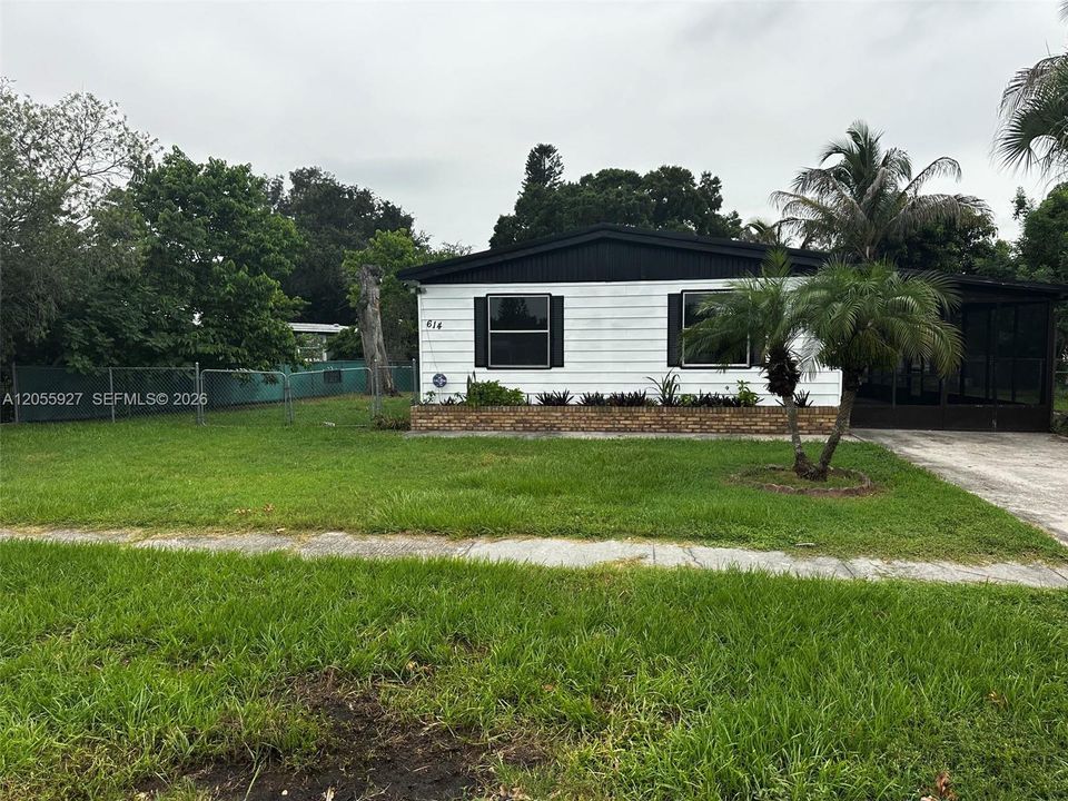 For Sale: $170,000 (2 beds, 2 baths, 936 Square Feet)