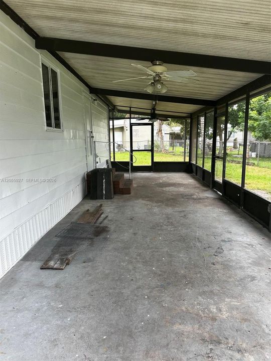 For Sale: $170,000 (2 beds, 2 baths, 936 Square Feet)