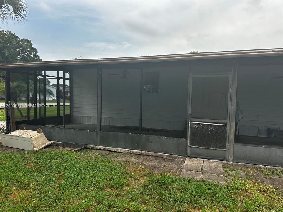 For Sale: $170,000 (2 beds, 2 baths, 936 Square Feet)