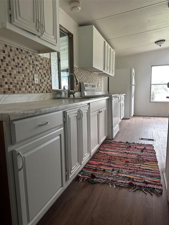 For Sale: $170,000 (2 beds, 2 baths, 936 Square Feet)