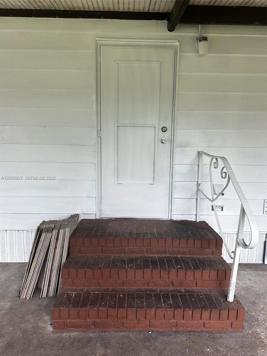 For Sale: $170,000 (2 beds, 2 baths, 936 Square Feet)