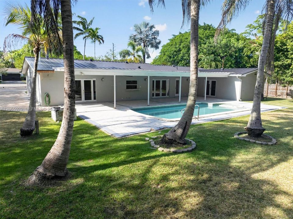 En Renta: $6,000 (4 camas, 3 baños, 2446 Pies cuadrados)