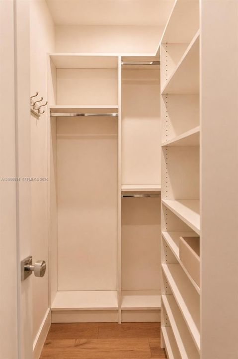 В аренду: $25,000 (5 спален, 4 ванн, 3384 Квадратных фут)