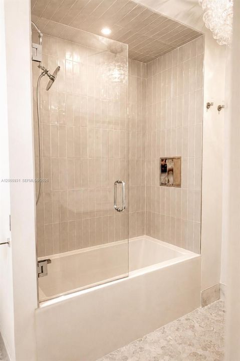 В аренду: $25,000 (5 спален, 4 ванн, 3384 Квадратных фут)