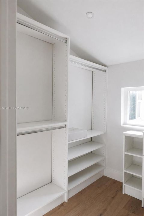 В аренду: $25,000 (5 спален, 4 ванн, 3384 Квадратных фут)