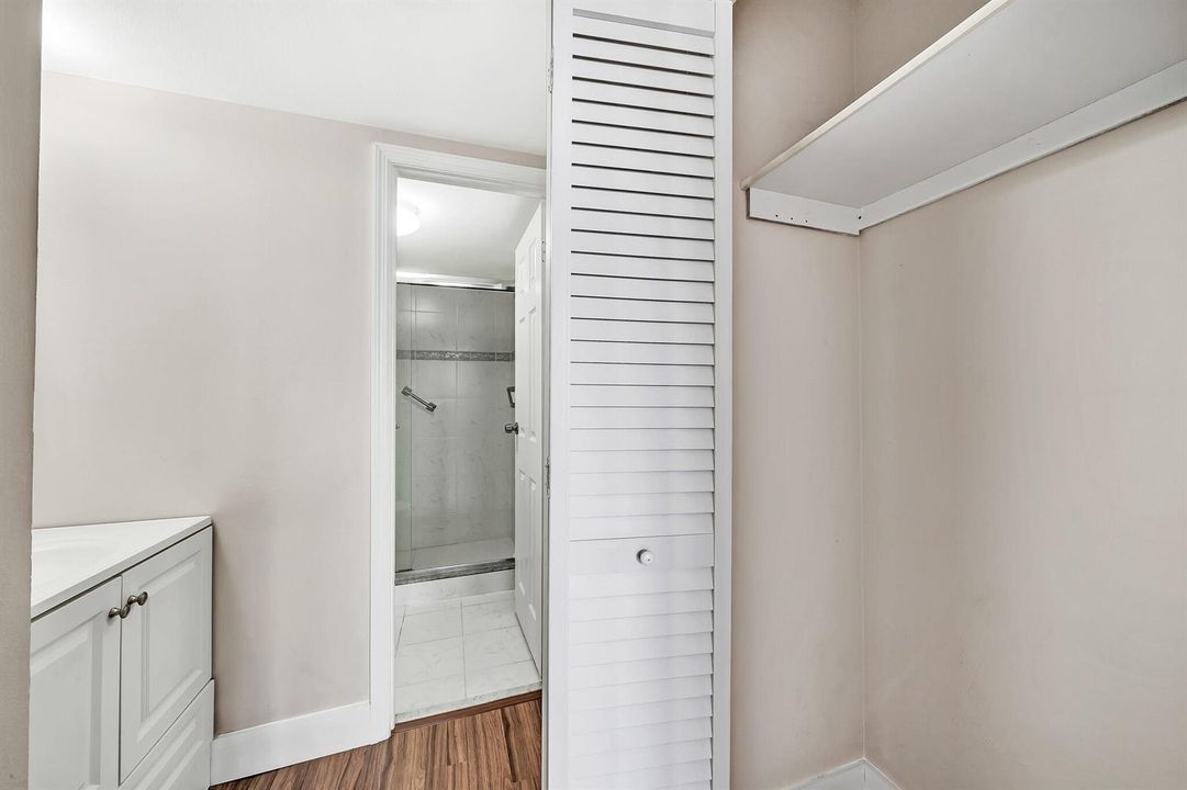7 Primary Bathroom (2)