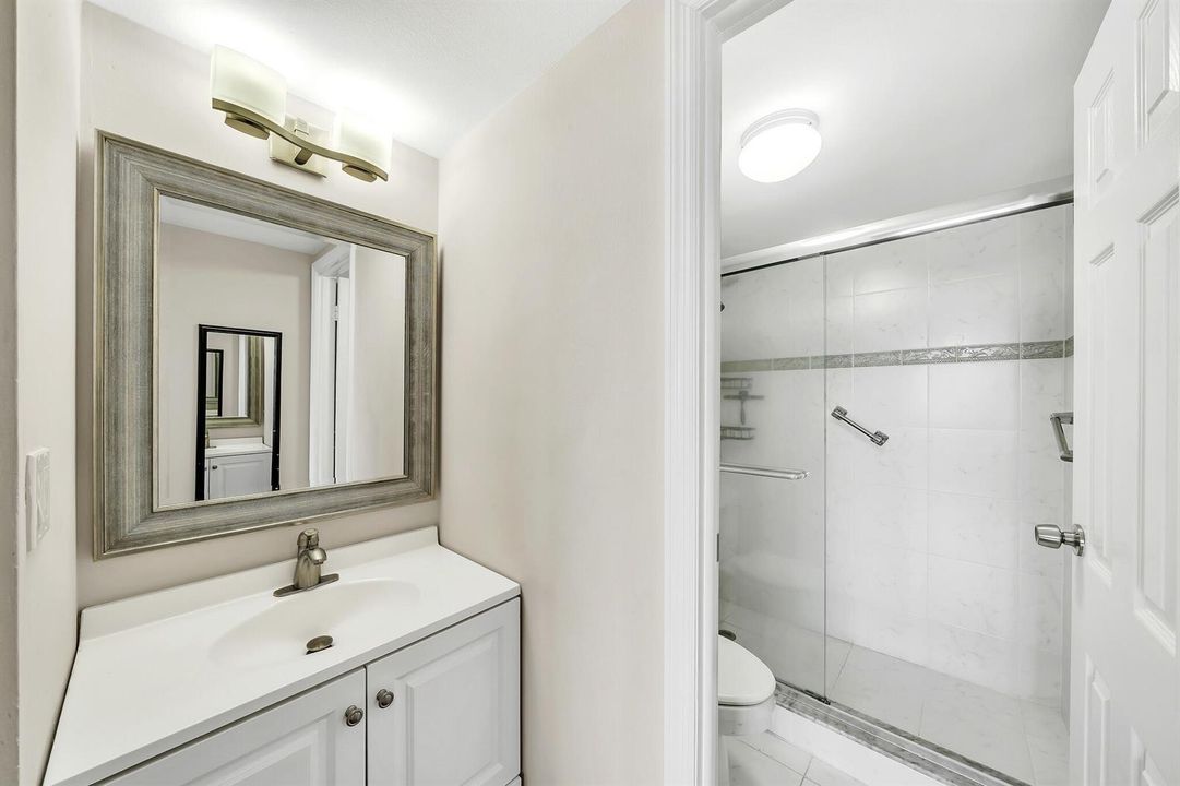 7 Primary Bathroom (3)