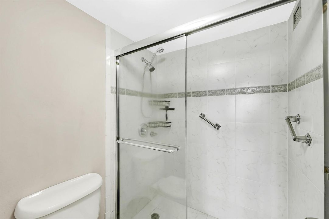 7 Primary Bathroom (4)