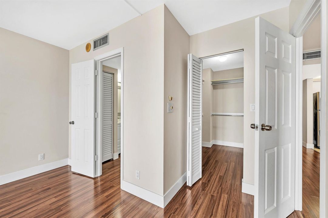 9 Primary Closet (1)
