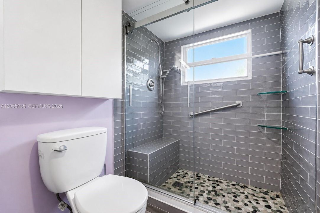 На продажу: $199,000 (2 спален, 2 ванн, 1166 Квадратных фут)