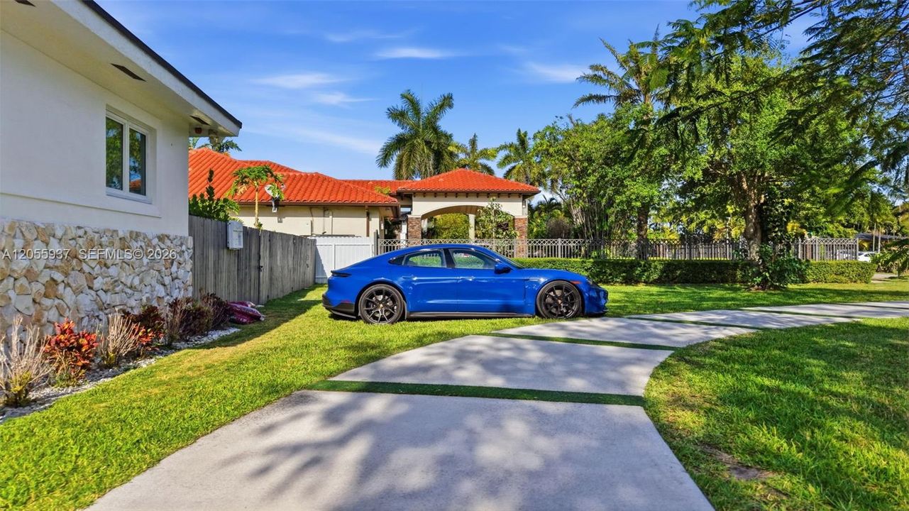 На продажу: $2,499,000 (5 спален, 3 ванн, 2683 Квадратных фут)