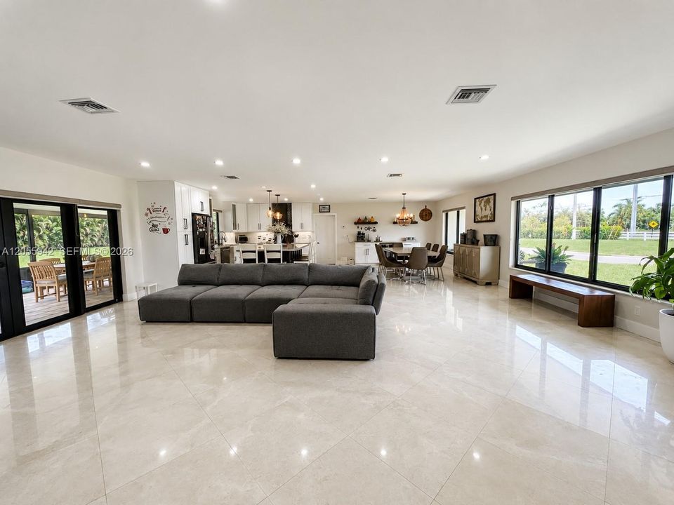 En Venta: $1,800,000 (4 camas, 3 baños, 1896 Pies cuadrados)