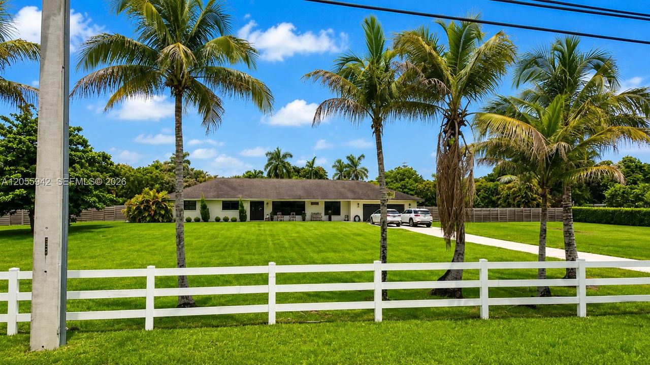 En Venta: $1,800,000 (4 camas, 3 baños, 1896 Pies cuadrados)