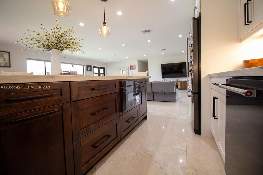 En Venta: $1,800,000 (4 camas, 3 baños, 1896 Pies cuadrados)