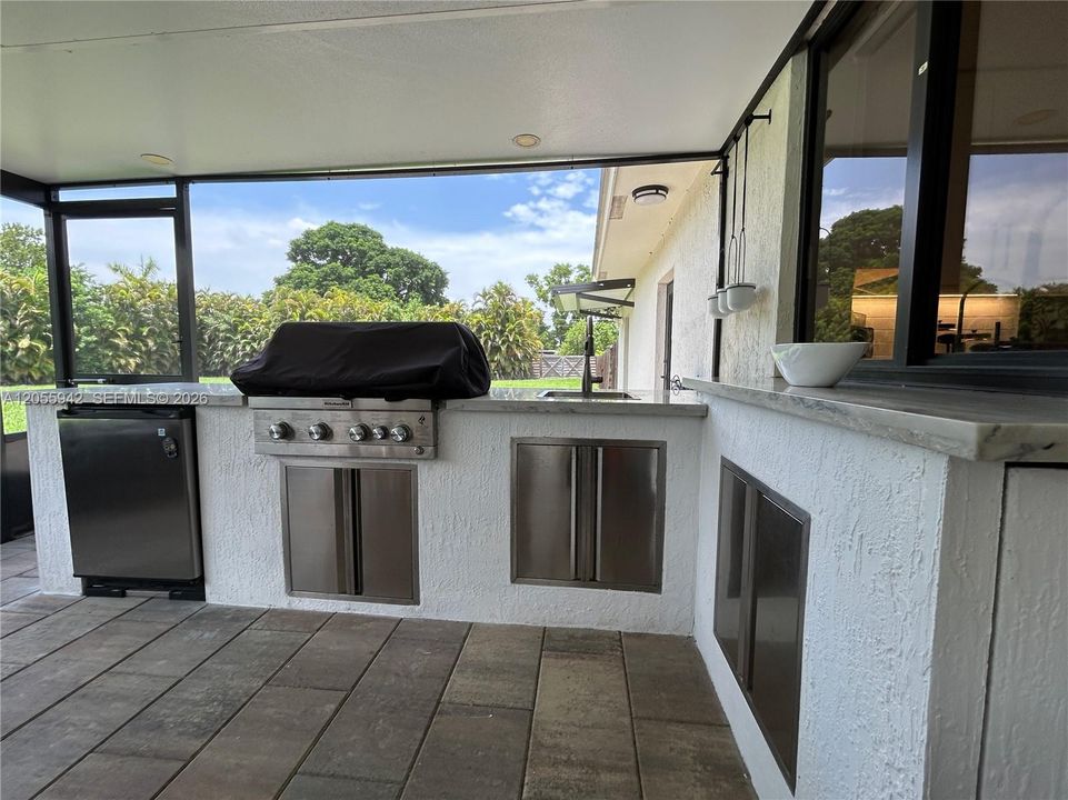 En Venta: $1,800,000 (4 camas, 3 baños, 1896 Pies cuadrados)