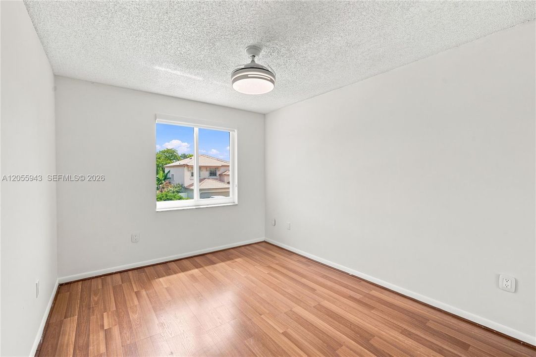 En Venta: $779,999 (3 camas, 3 baños, 2087 Pies cuadrados)