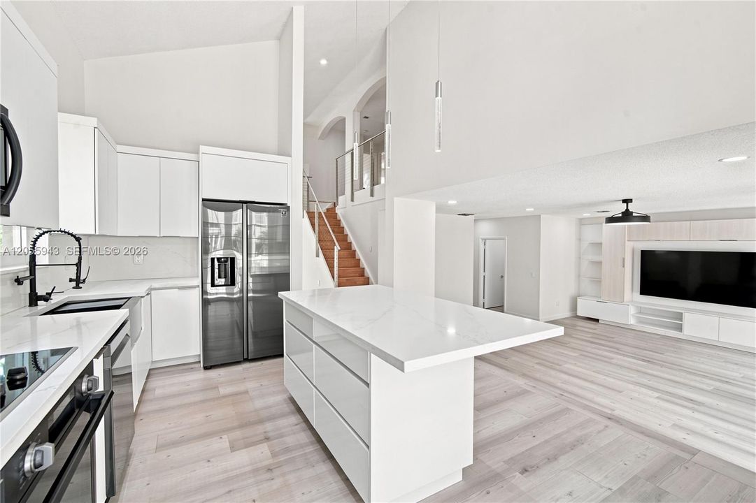 En Venta: $779,999 (3 camas, 3 baños, 2087 Pies cuadrados)
