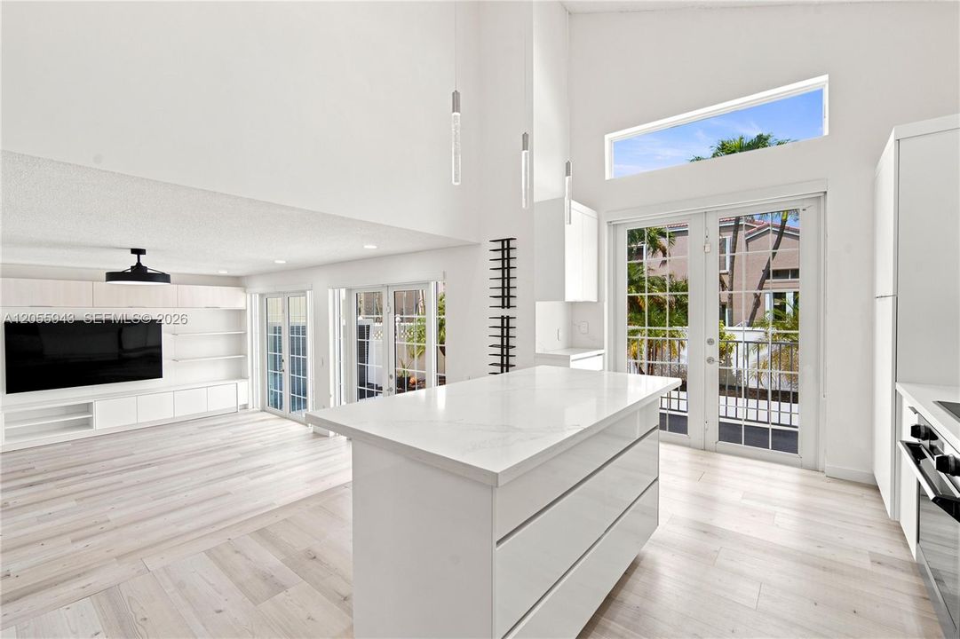 En Venta: $779,999 (3 camas, 3 baños, 2087 Pies cuadrados)