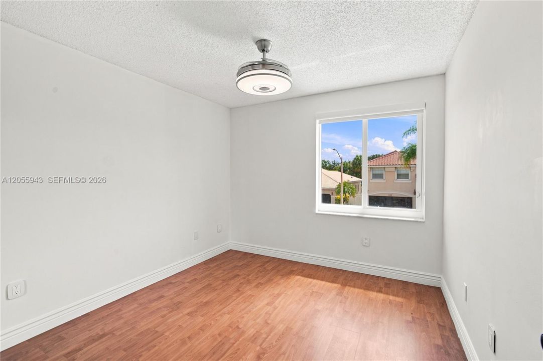 En Venta: $779,999 (3 camas, 3 baños, 2087 Pies cuadrados)