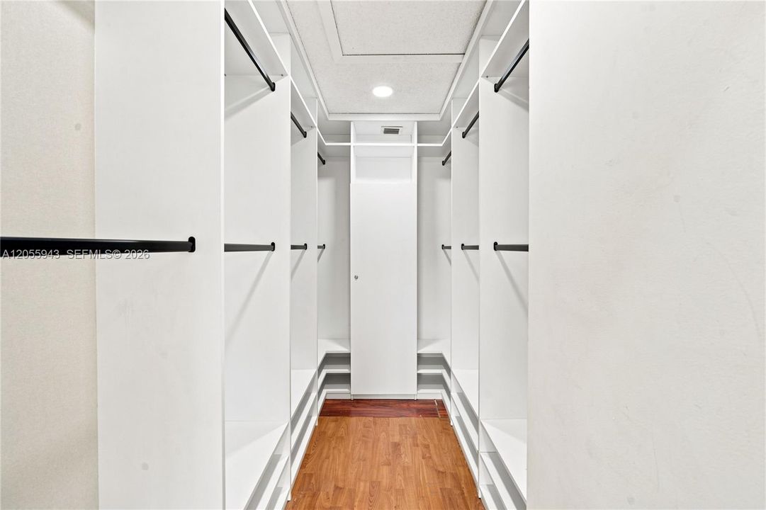 En Venta: $779,999 (3 camas, 3 baños, 2087 Pies cuadrados)