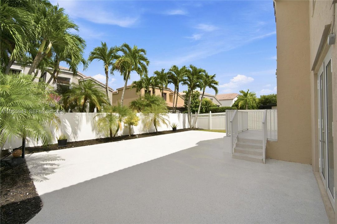 En Venta: $779,999 (3 camas, 3 baños, 2087 Pies cuadrados)