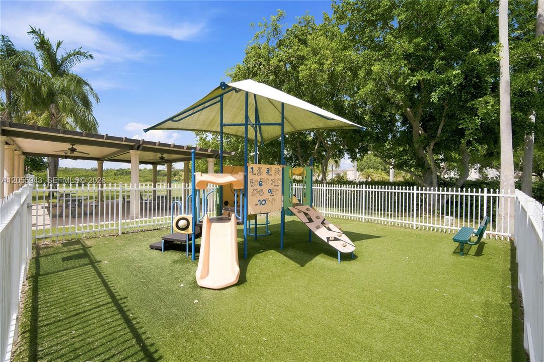 En Venta: $779,999 (3 camas, 3 baños, 2087 Pies cuadrados)