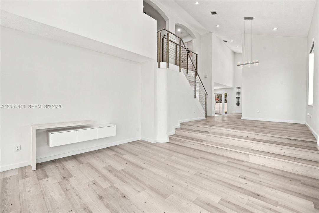 En Venta: $779,999 (3 camas, 3 baños, 2087 Pies cuadrados)