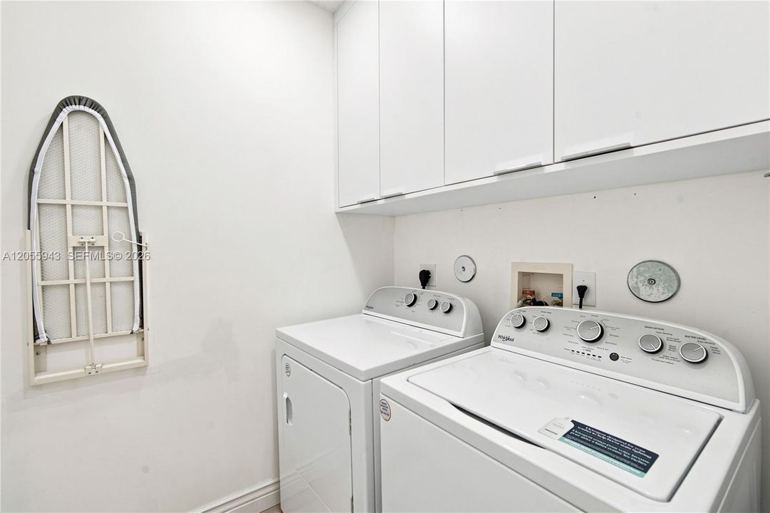 En Venta: $779,999 (3 camas, 3 baños, 2087 Pies cuadrados)