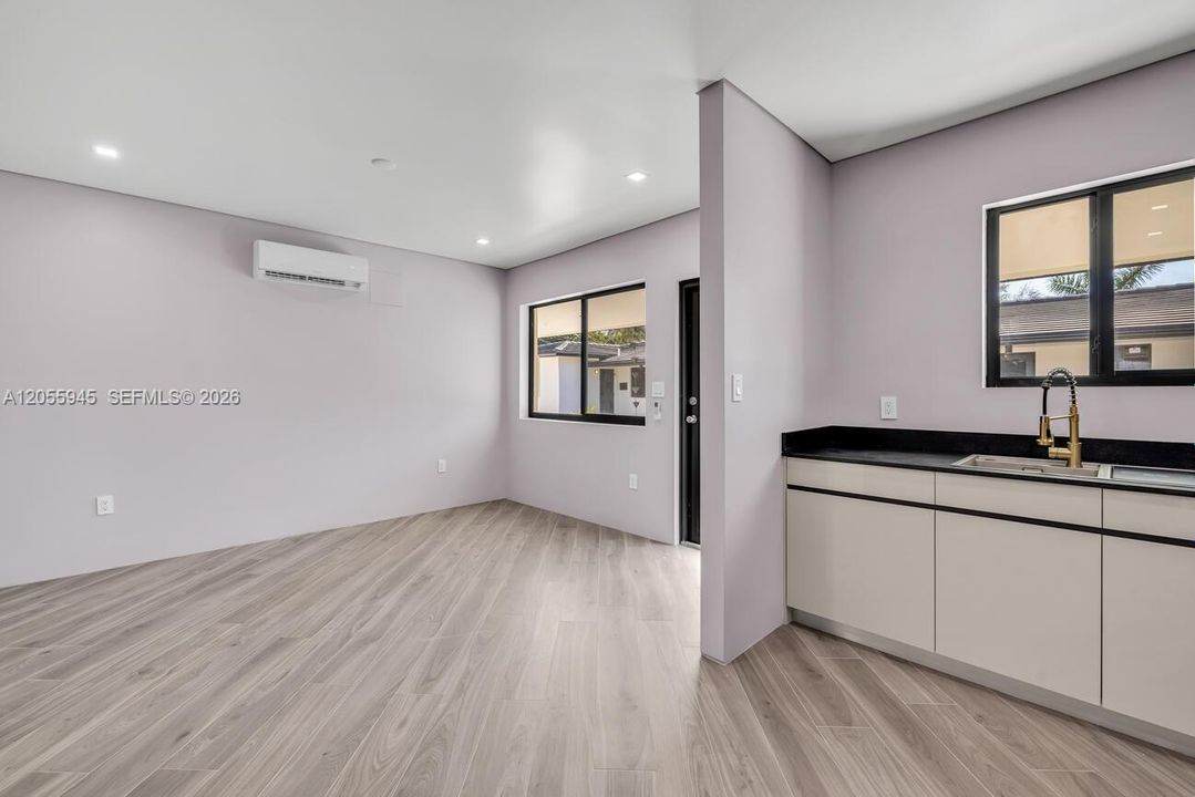 В аренду: $2,100 (1 спален, 1 ванн, 0 Квадратных фут)