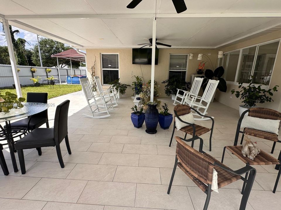 For Sale: $400,000 (3 beds, 2 baths, 2074 Square Feet)