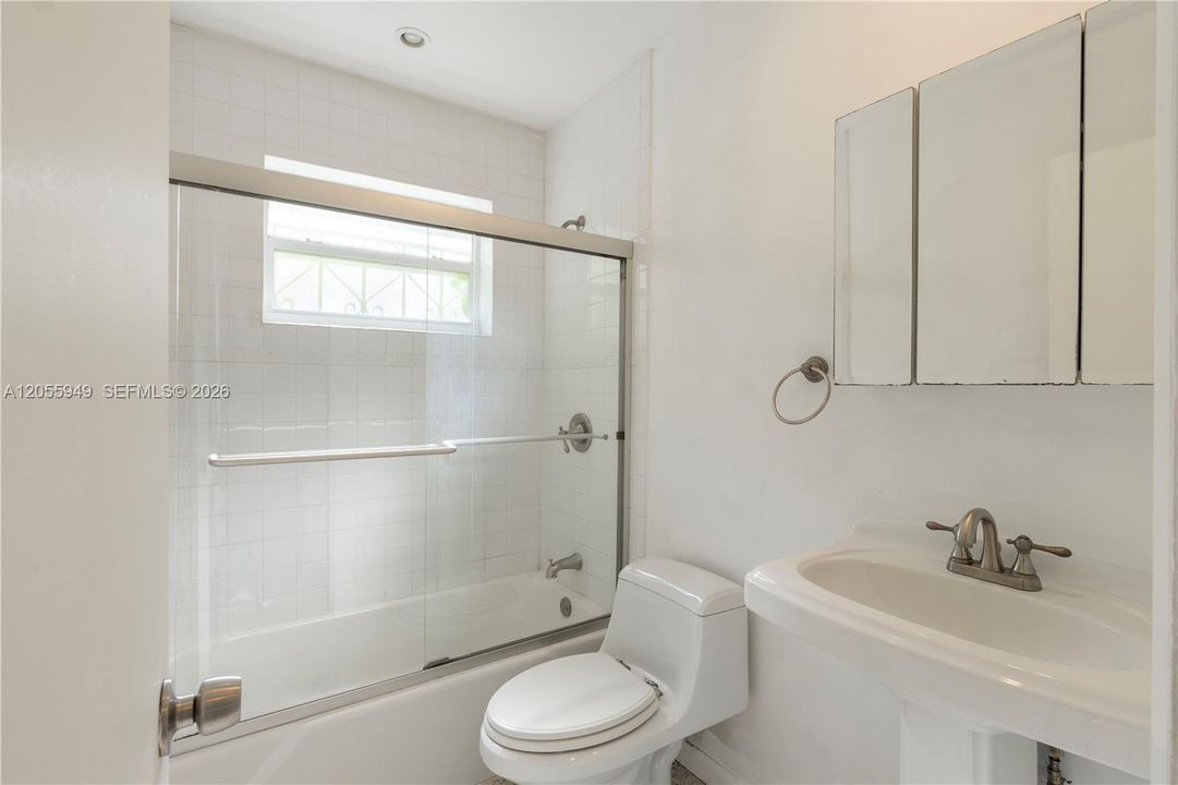 En Renta: $3,700 (3 camas, 2 baños, 1629 Pies cuadrados)