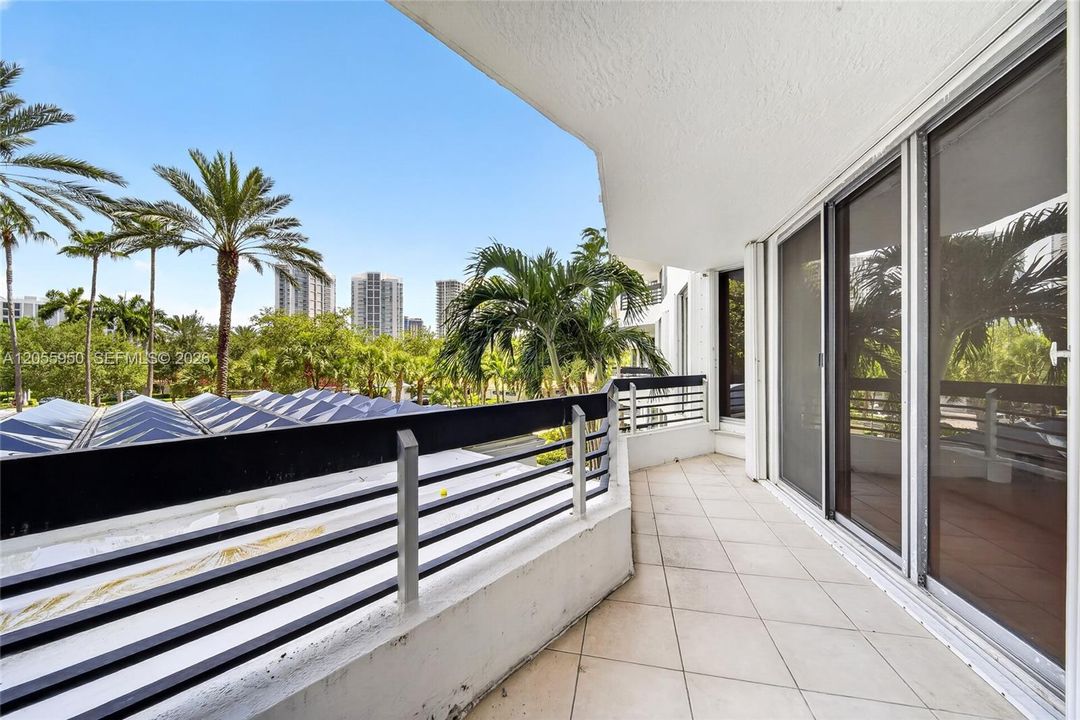 For Sale: $339,000 (2 beds, 2 baths, 1091 Square Feet)