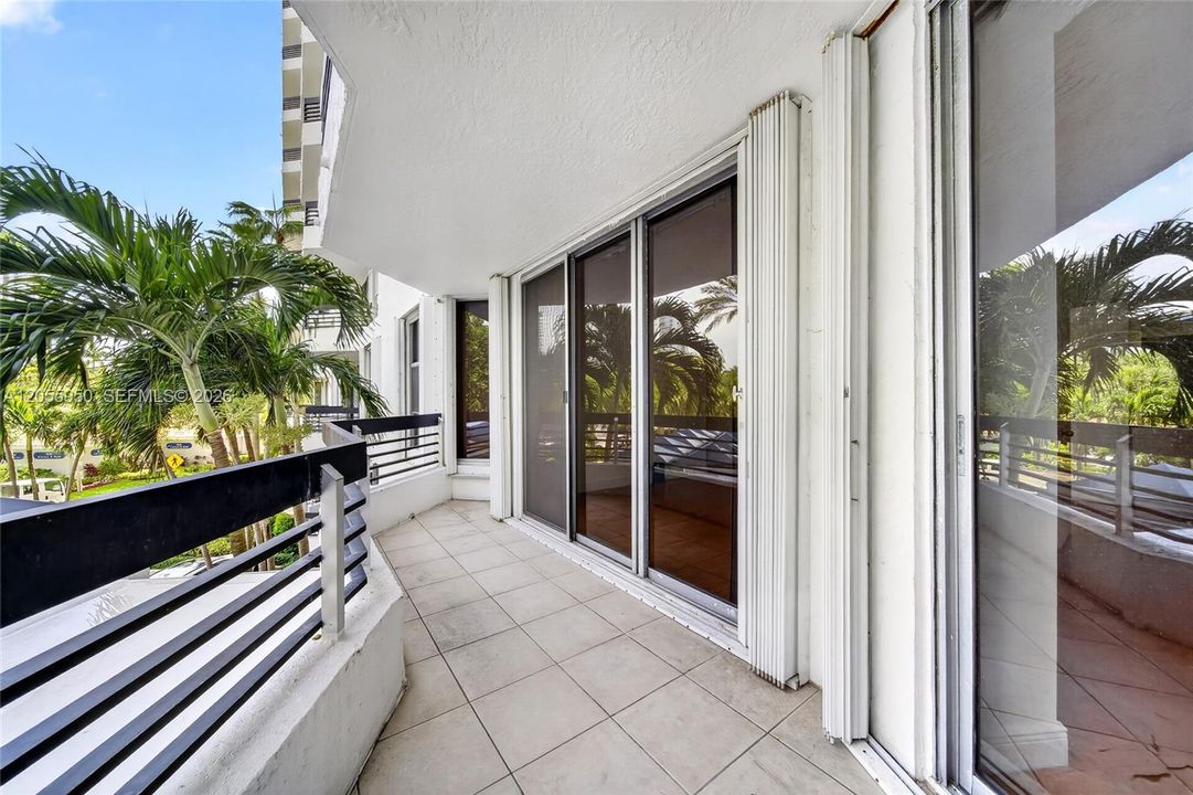 For Sale: $339,000 (2 beds, 2 baths, 1091 Square Feet)