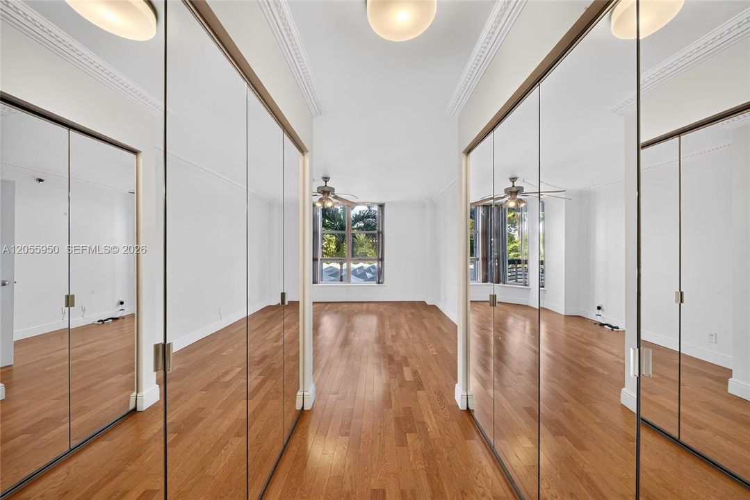For Sale: $339,000 (2 beds, 2 baths, 1091 Square Feet)