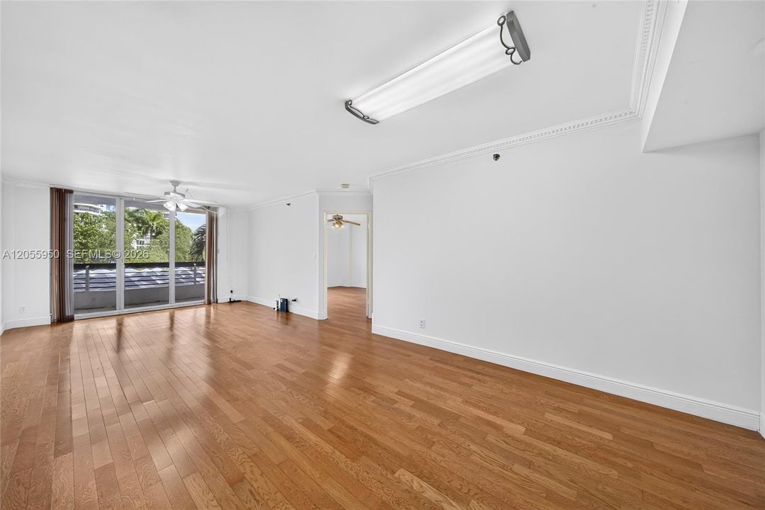 For Sale: $339,000 (2 beds, 2 baths, 1091 Square Feet)