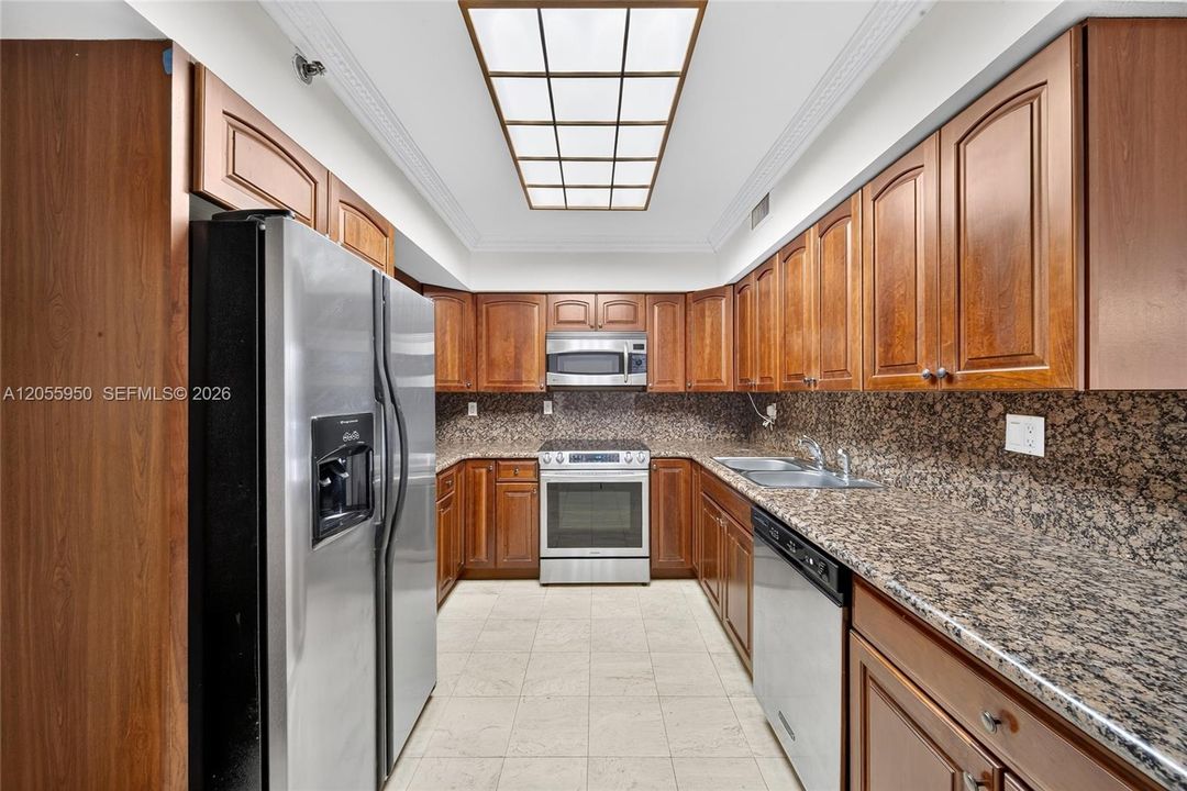 For Sale: $339,000 (2 beds, 2 baths, 1091 Square Feet)