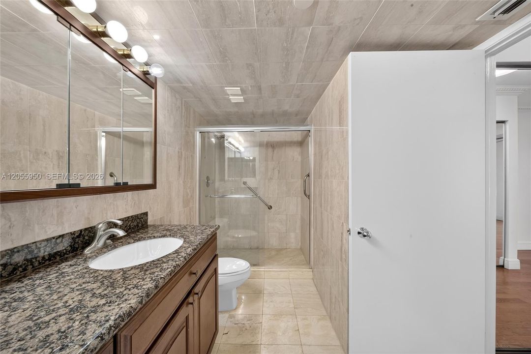 For Sale: $339,000 (2 beds, 2 baths, 1091 Square Feet)