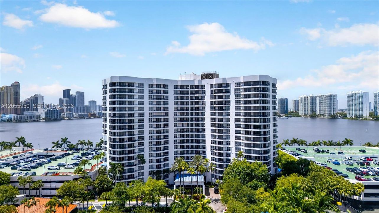 For Sale: $339,000 (2 beds, 2 baths, 1091 Square Feet)