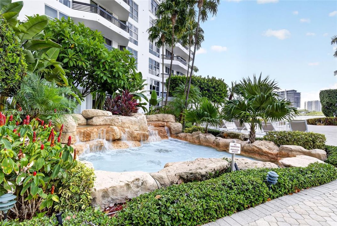 For Sale: $339,000 (2 beds, 2 baths, 1091 Square Feet)