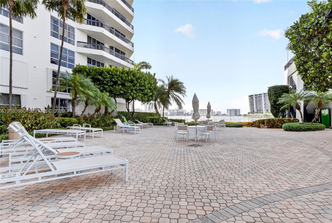 For Sale: $339,000 (2 beds, 2 baths, 1091 Square Feet)