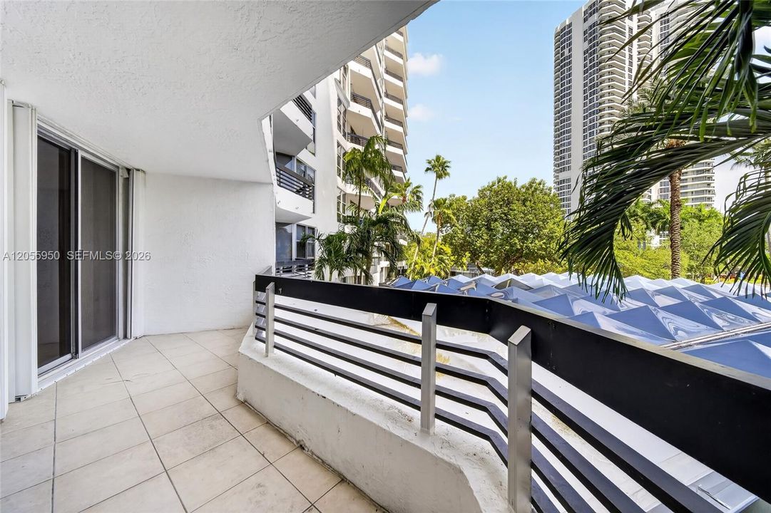 For Sale: $339,000 (2 beds, 2 baths, 1091 Square Feet)