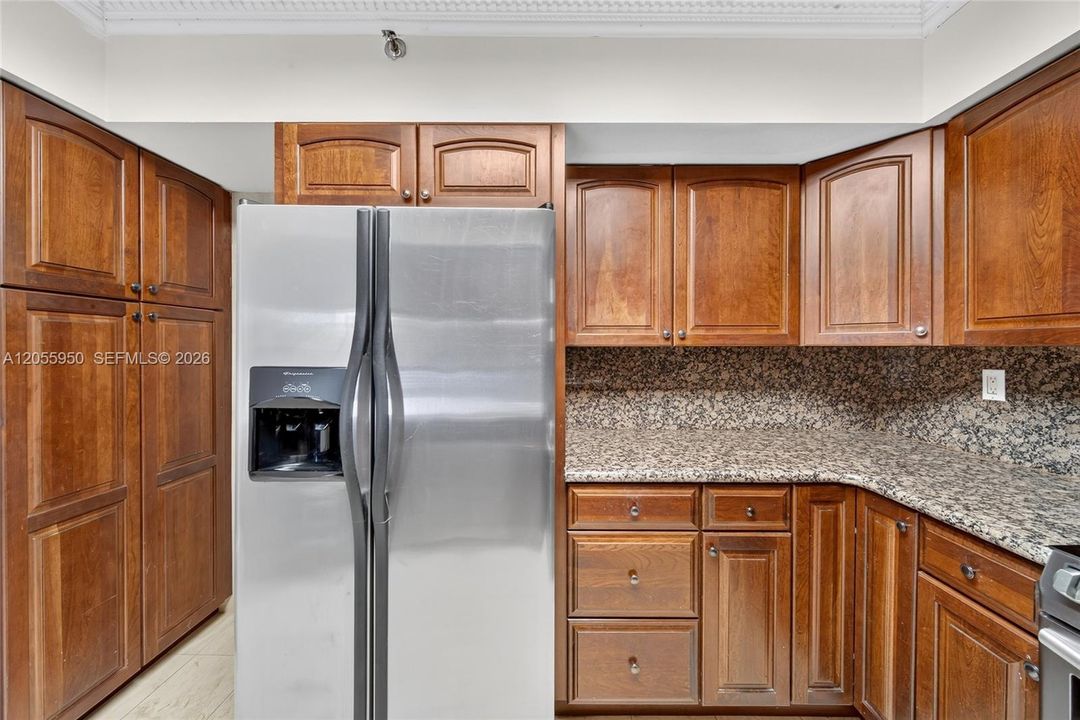 For Sale: $339,000 (2 beds, 2 baths, 1091 Square Feet)