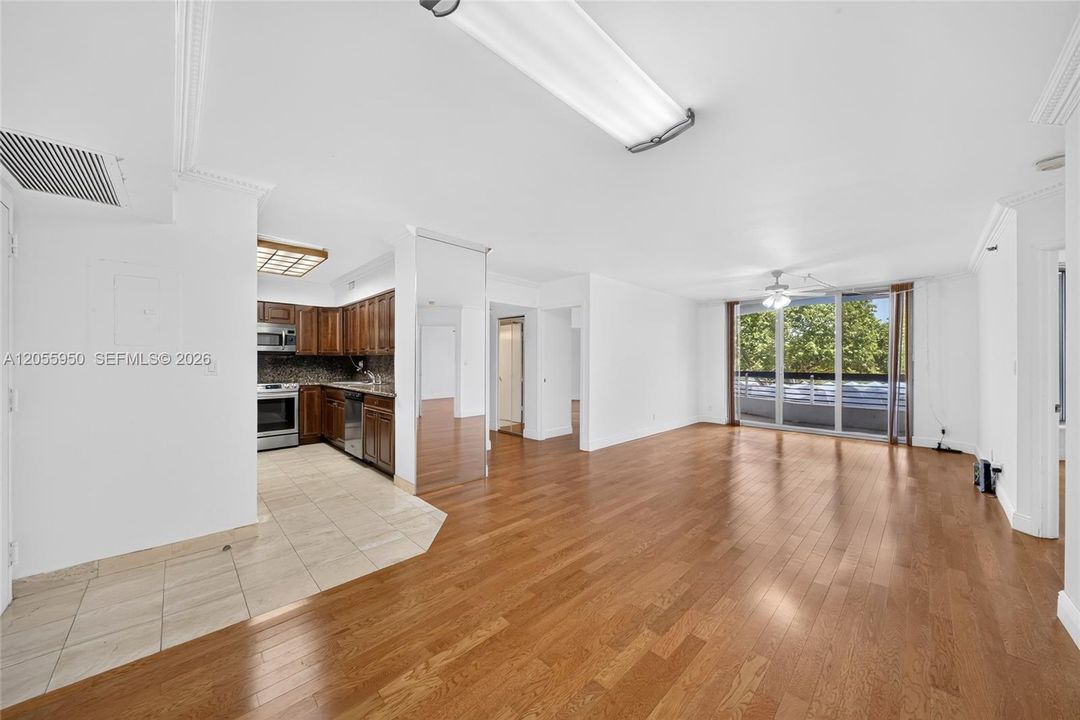For Sale: $339,000 (2 beds, 2 baths, 1091 Square Feet)