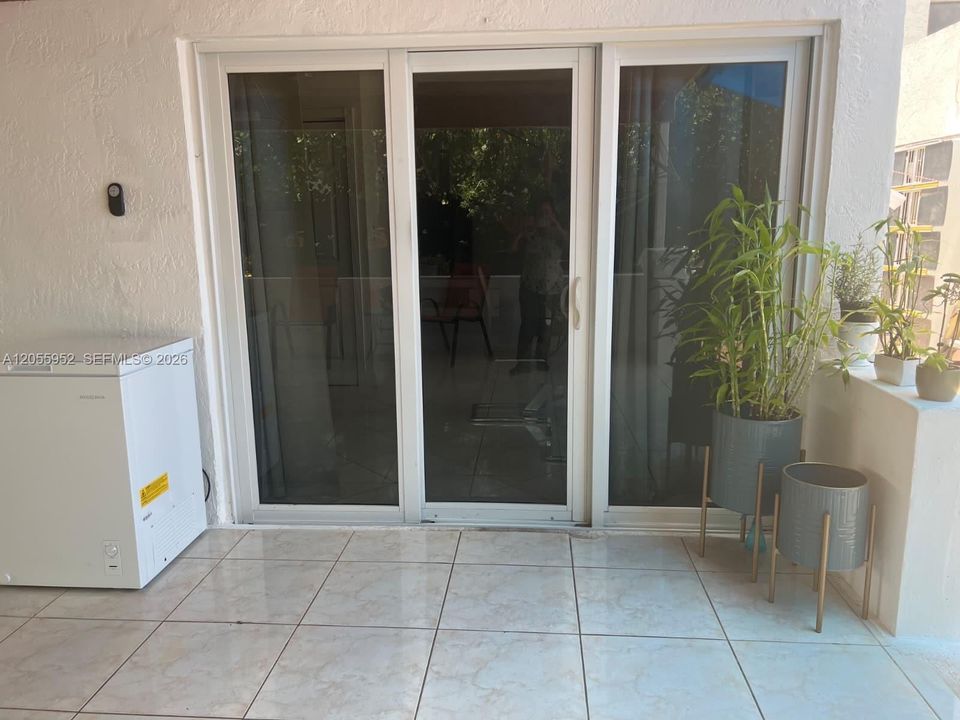 В аренду: $3,800 (4 спален, 2 ванн, 1694 Квадратных фут)