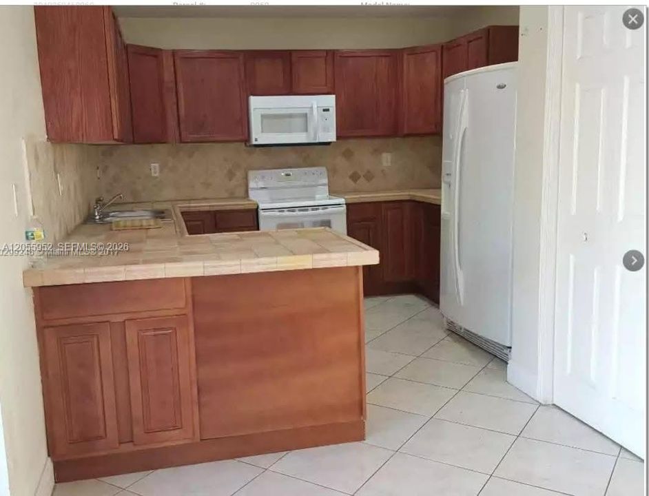 В аренду: $3,800 (4 спален, 2 ванн, 1694 Квадратных фут)