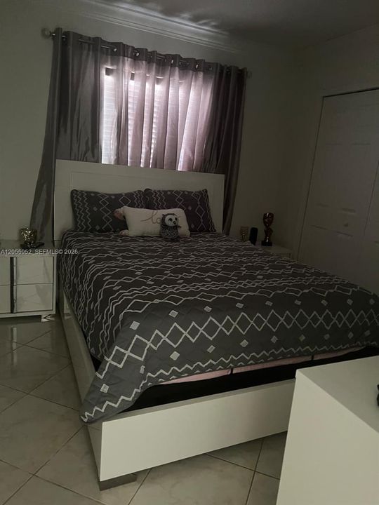 В аренду: $3,800 (4 спален, 2 ванн, 1694 Квадратных фут)