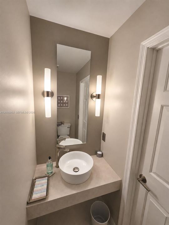 En Venta: $749,800 (4 camas, 2 baños, 2259 Pies cuadrados)