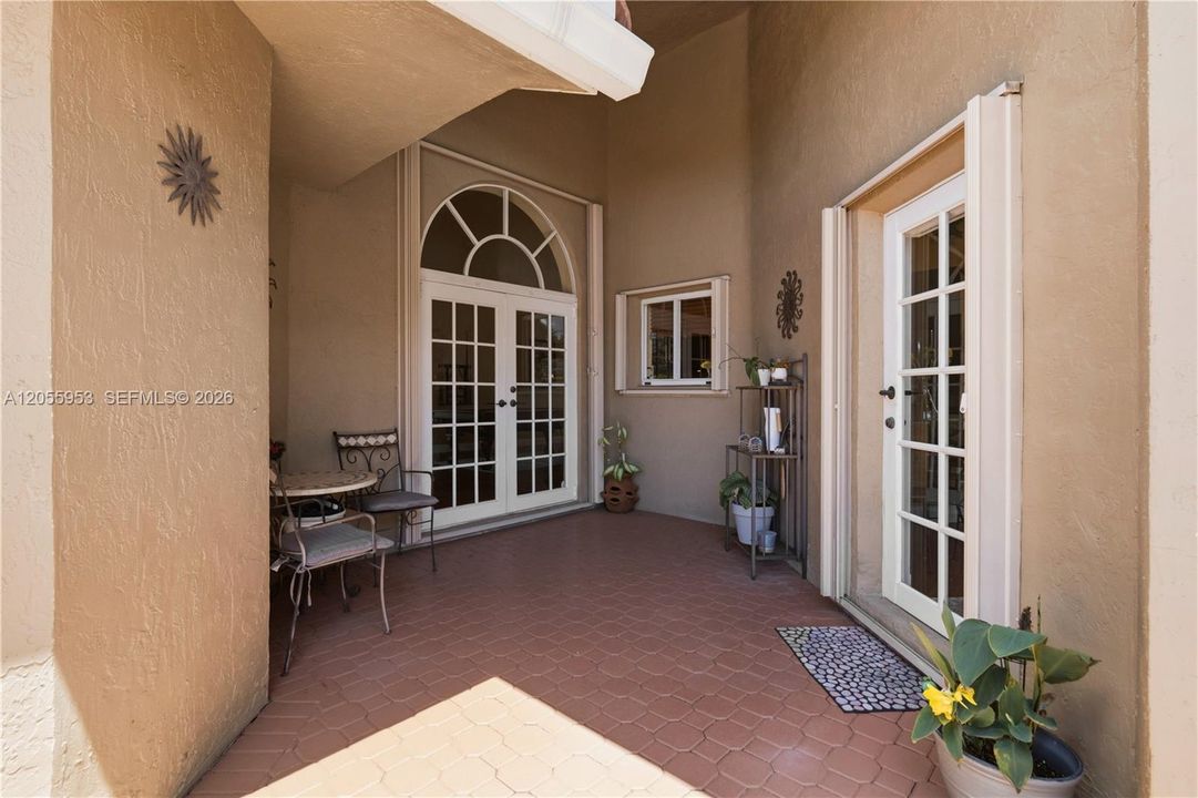 En Venta: $749,800 (4 camas, 2 baños, 2259 Pies cuadrados)